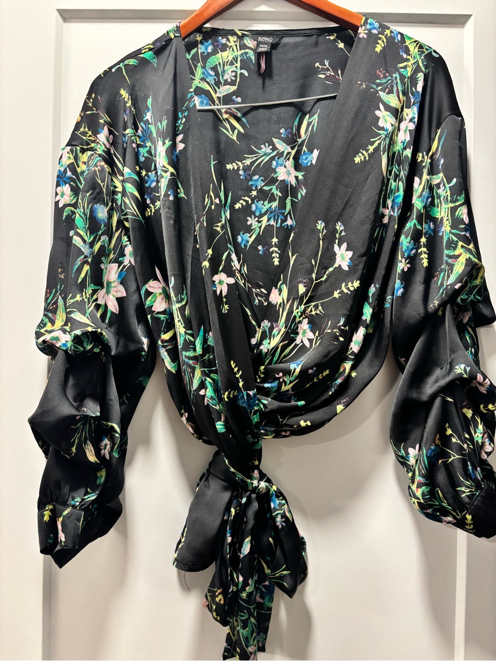 Buffalo David Bitton Black Floral Tie-Front Blouse cache coeur